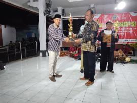 Raih Juara 1 Lomba Pengagungan, Lurah Beji Terima Piala