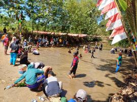 Lomba Menangkap Lele Warnai Kemeriahan Peringatan HUT RI di Padukuhan Gunungan