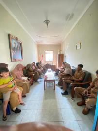 Lurah Beji Pimpin Rapat Koordinasi  di Hari Senin